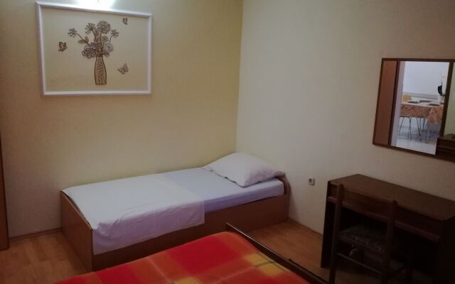 Apartment Robi- swimming pool and beautiful garden A2-crveni Kampor, Island Rab