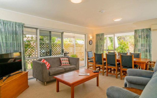 Park Drive - Whangamata Holiday Home