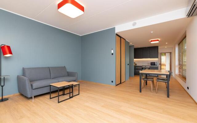 Self-check-in spacious 1 bedroom apartment with free parking