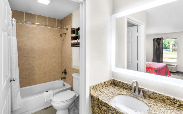 Econo Lodge Inn & Suites Ocean Springs - Biloxi