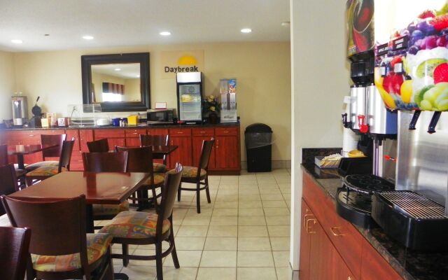 Royalton Inn & Suites