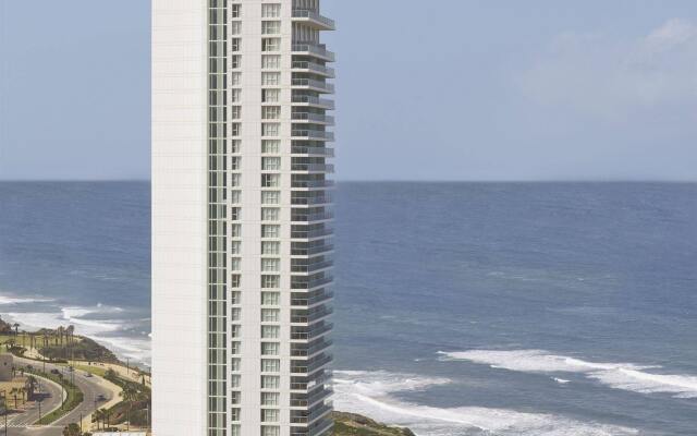Island Luxurious Suites Hotel
