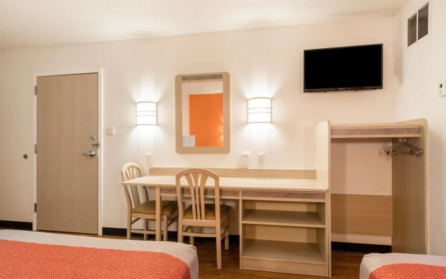 Motel 6 Newport, TN