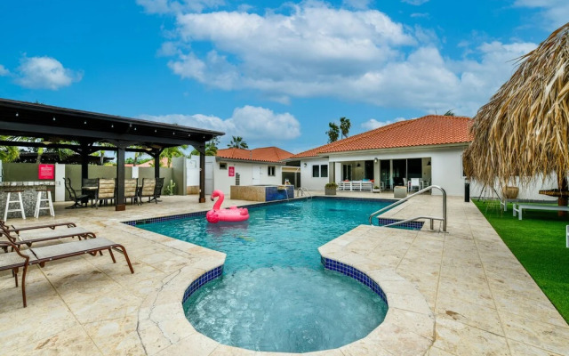 Gorgeous Mansion, Private Pool, Outdoor Kitchen!
