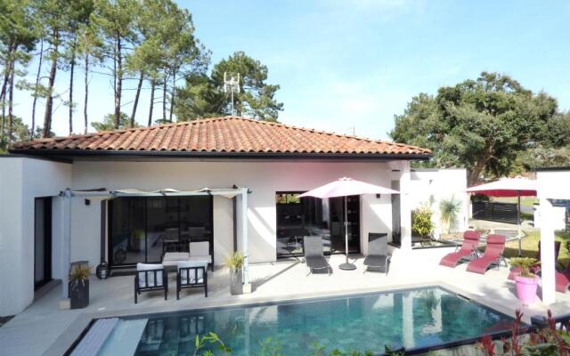 VILLA LUCIA, 8 PERS, au calme, proche plage à Vieux-Boucau