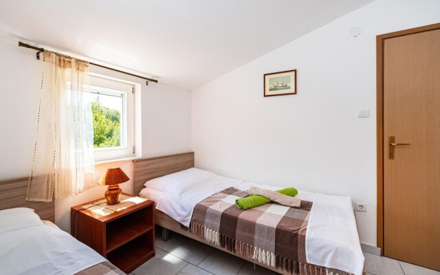 Nice Apartment in Rovanjska With 2 Bedrooms and Wifi