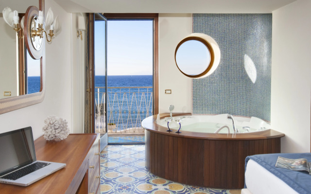 Alimuri Bay Resort
