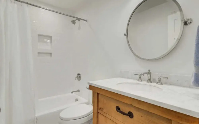 Be a Sullivans Local! 1307 Cove Avenue by Avantstay Pool + Outdoor Living