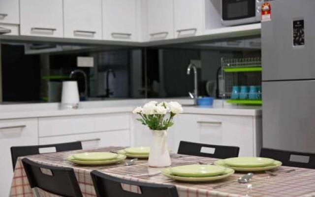 Mercu Summer Suites by Jeffrey