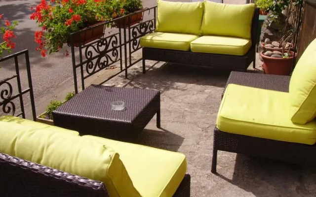 Le Petit Dragon Rouge