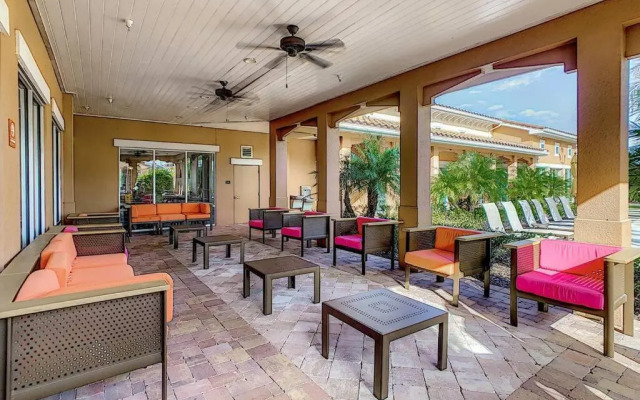 King Bed and Close to Disney