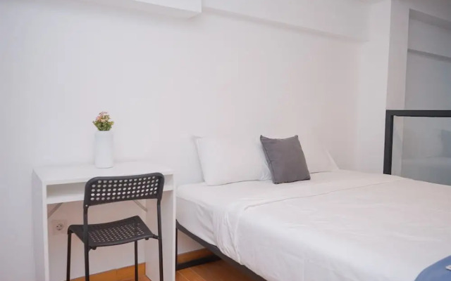 Spacious And Homey Studio Loft At Kingland Avenue Apartment