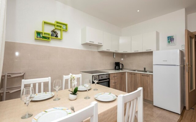 Amazing Apartment in Makarska With 1 Bedrooms and Wifi