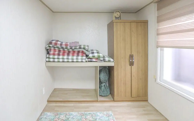 Jeju Maendorong Guest House