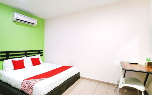 OYO 816 Hotel De Kiara