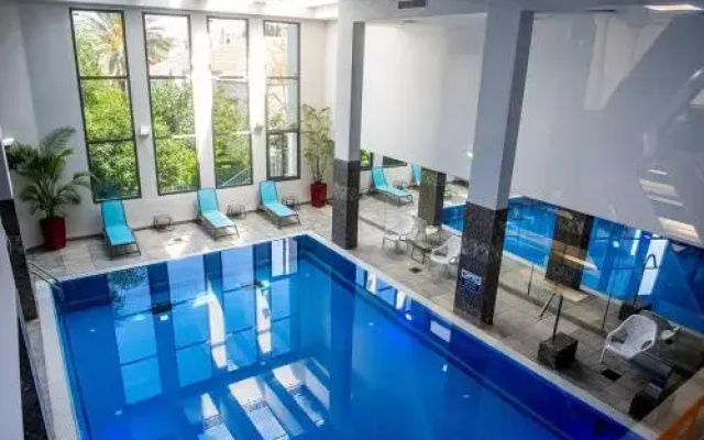 Ramada Olivie Nazareth