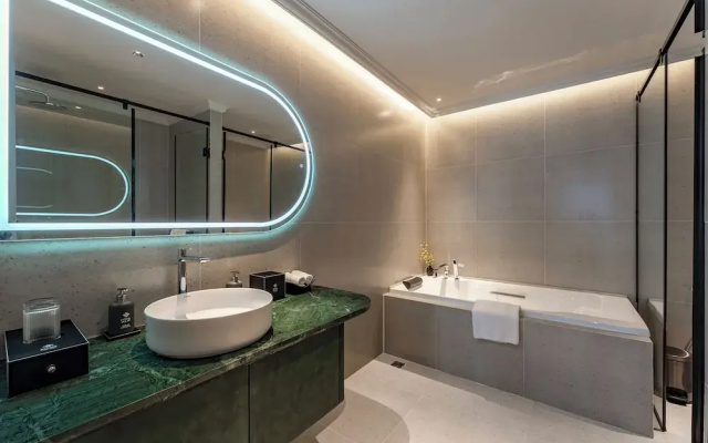 GRAND  du LAC Boutique Saigon