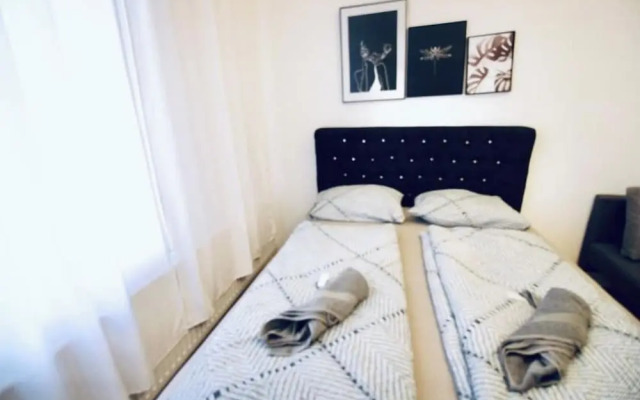 Cozy 3BR Apartment  Near Augarten Park