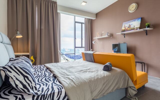 Luzzeri Suite Empire Damansara
