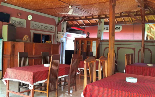 因陀罗普拉酒店(Indra Pura Hotel)