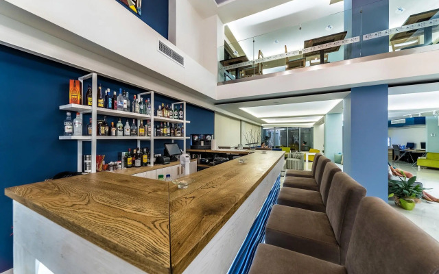 Pollis Hotel