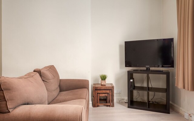 Bright Eardley Crescent Nest