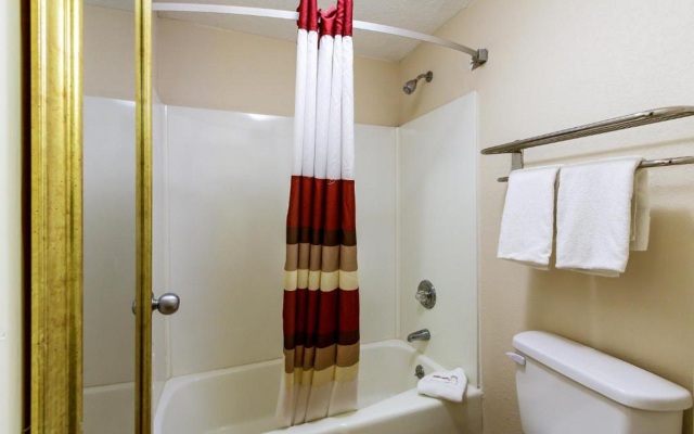 Red Roof Inn & Suites Statesboro - University