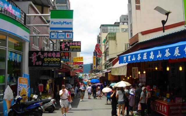 Sun Moon Lake Crystal B & B