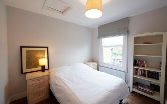 Modern 3 Bedroom House With Garden in Peckham