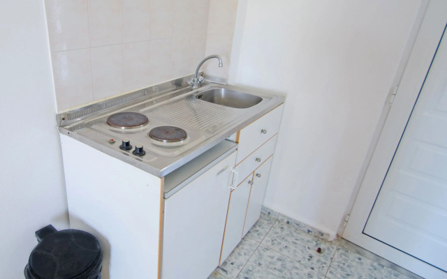 Chaplins Studios & Splash Pool Bar