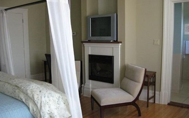 Maison Tait House