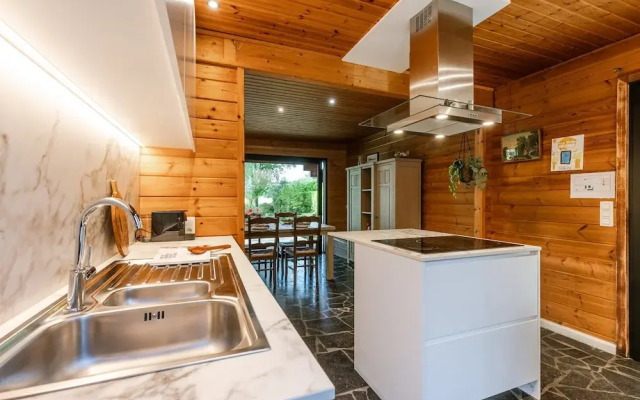 Huswell - Tranquil Retreat Cozy Chalet in the Heart of Urse