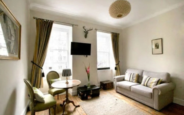 JOIVY Royal Mile Tower Apartment