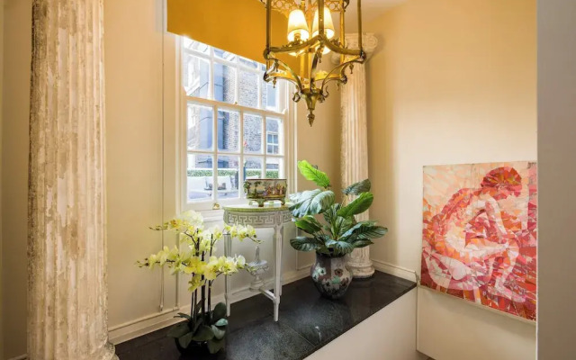 Mayfair 3-bed 6-guest W/patio & ac Berkeley Square