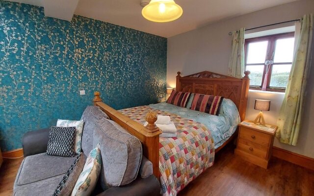 Small double en-suite with stunning views - Contactless Check-In