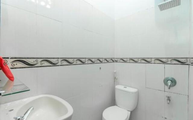 RedDoorz Plus near Mega Town Square