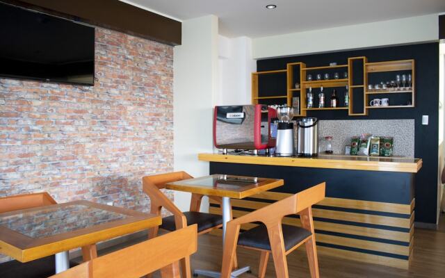 Ottavis Hotel & Café