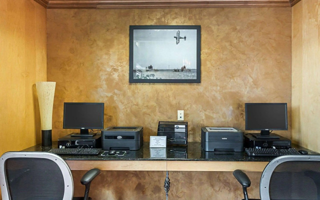 Comfort Suites Airport