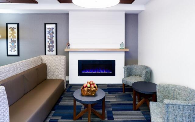 Holiday Inn Express Hotel & Suites Airport Dieppe by IHG