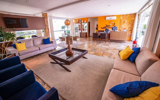 Flats com ampla varanda - 150m da Praia de Ponta Negra