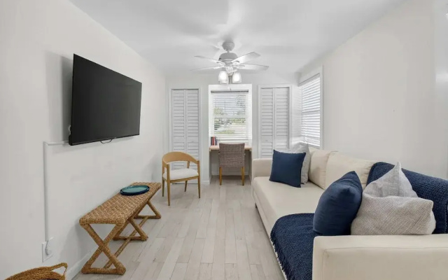 Delray Daydream, Home for 8