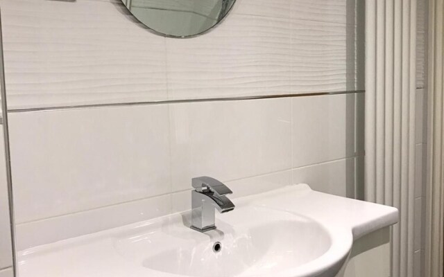 Hull Spacious Guest House-3