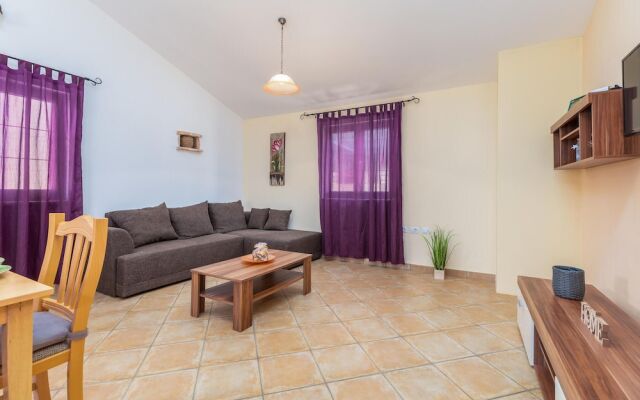 Awesome Home in Liznjan With Wifi and 2 Bedrooms