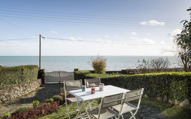 Maison vue mer les pieds dans l'eau