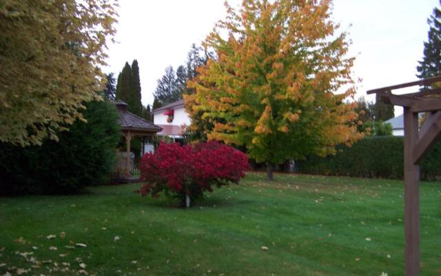 Bavarian Orchard Motel