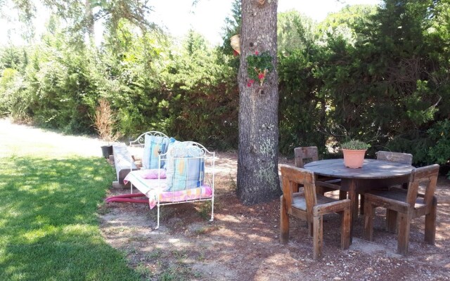 Studio in Grimaud, With Pool Access and Furnished Garden - 900 m From