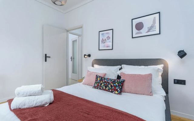 Zeus 2-Bedroom Apt with Acropolis View