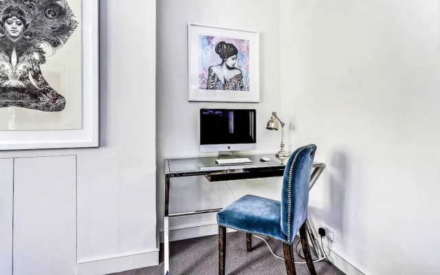 Elegant Shepherds Bush Home by Kensington Olympia