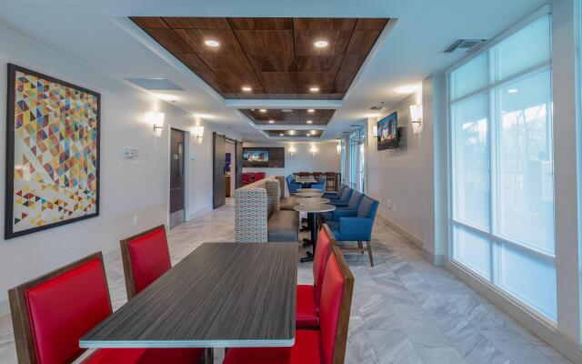 Holiday Inn Express & Suites Asheville Downtown by IHG