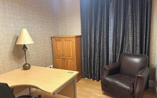 Executive Apartment, Woodford Mill, Witney
